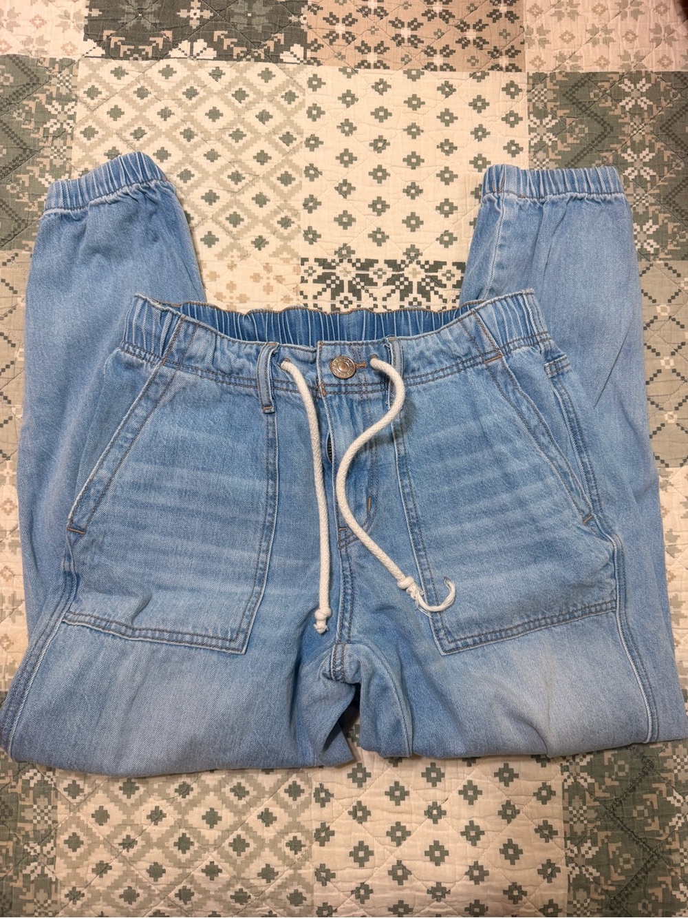American Eagle Outfitters Light Blue Women’s Cropped Jogger Jeans